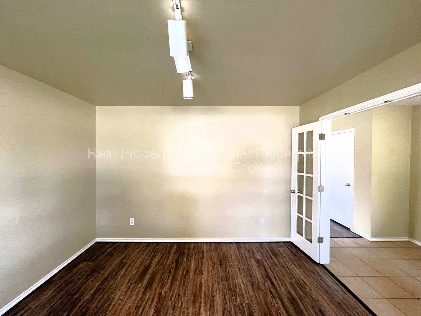 Building Photo - 18212 Viento Dr