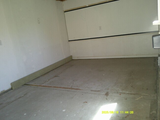 Building Photo - 1120 Tulip Ln