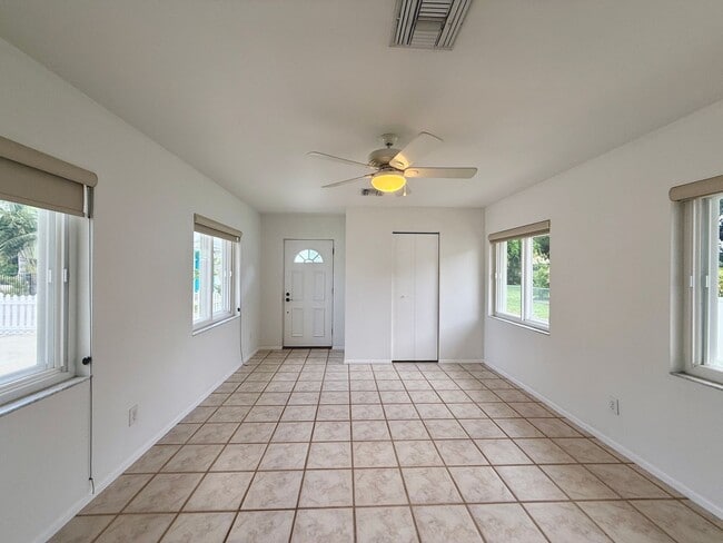 Building Photo - Stunning Sarasota Bay View - 3 Bedroom Home