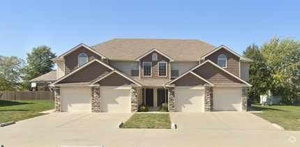 Building Photo - Where comfort meets convenience in a commu...