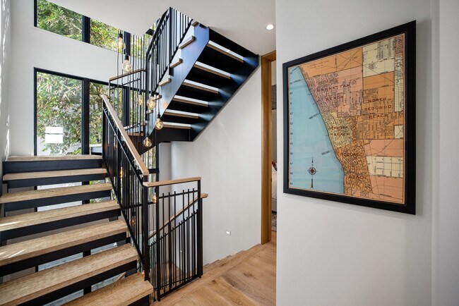 Building Photo - 124 15th Pl