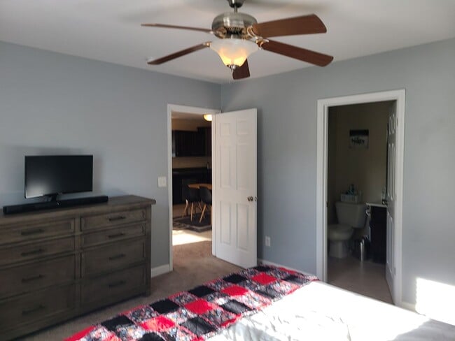 Building Photo - 2 bedroom, 2 bath unfurnished home - Pine Ridge Community - Holly Ridge