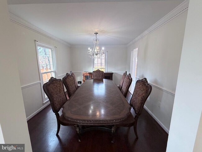 Building Photo - 5900 Parenham Way