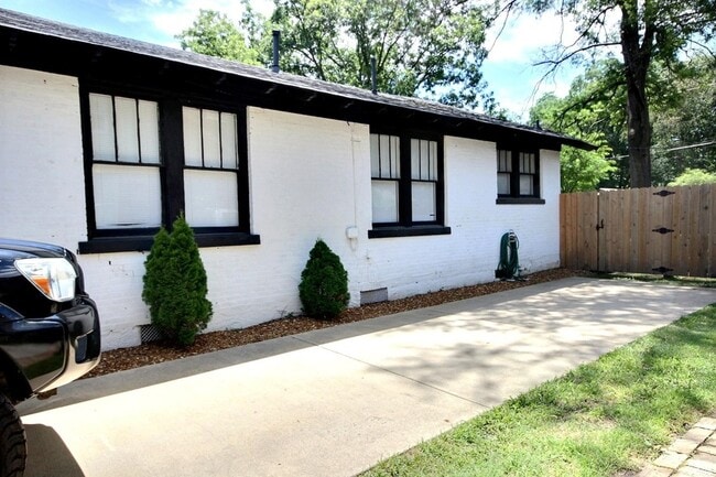 Building Photo - 3579 Carnes Ave