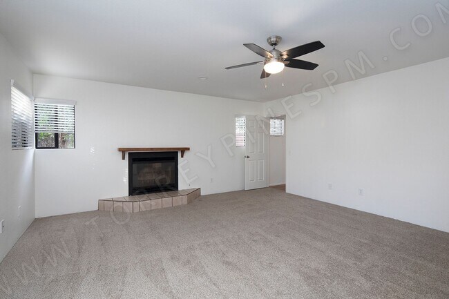 Building Photo - OPEN HOUSE: 12/13 1-2PM ~ 3BR Townhome with Garage, 1 BLOCK from Ocean!