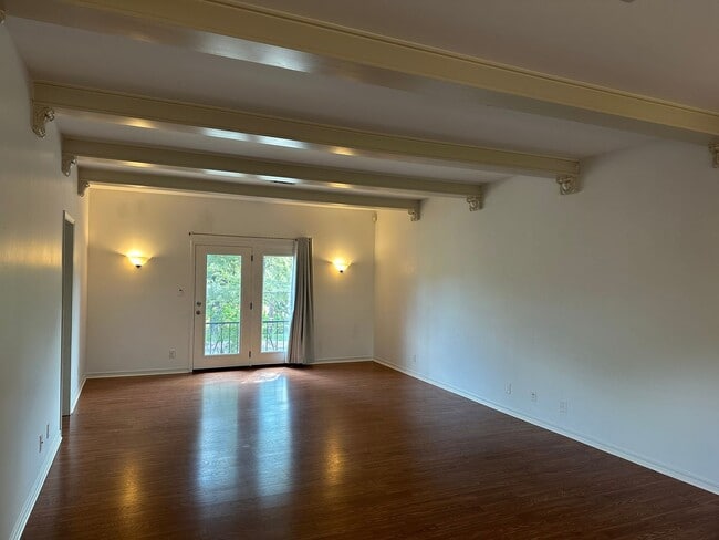 Building Photo - Just Renovated 1,300 SQ' Duplex Across from Woodward Park