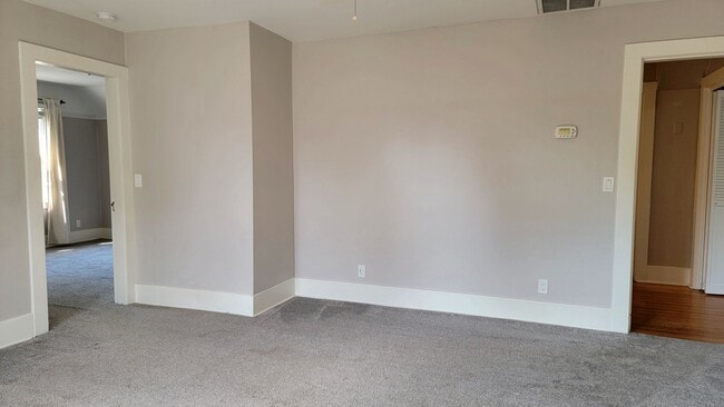 Building Photo - Bright and Spacious vintage 2 bedroom apar...