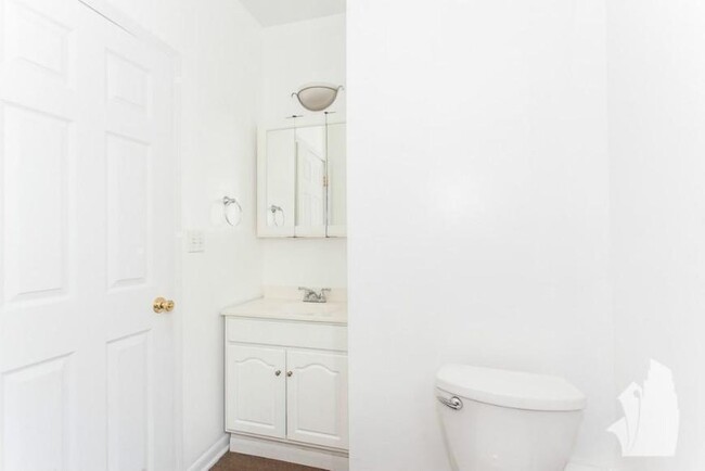 Building Photo - 1 bedroom in Chicago IL 60640