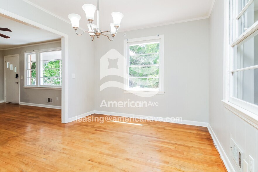 Building Photo - 5421 Meadow Dr