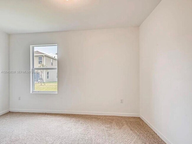 Building Photo - 421 NE 6th Ct