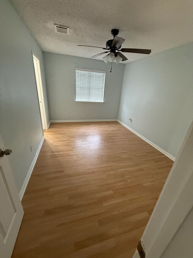 Building Photo - Spacious 3-Bedroom Corner Home in Candlelight Oaks Village