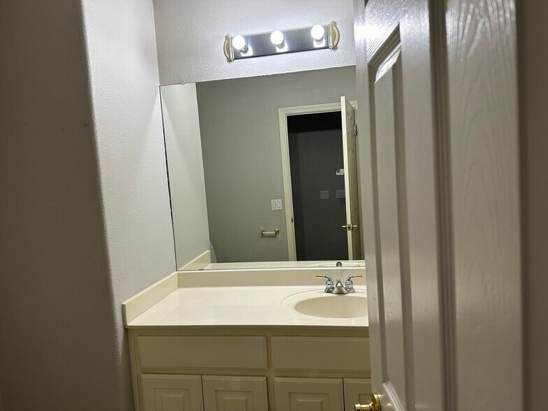 Building Photo - 10416 Canyon Vista Way