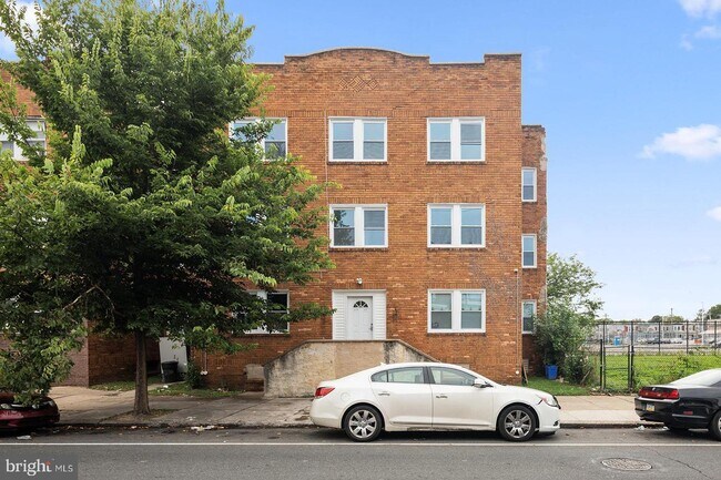 Building Photo - 274 N 58th St
