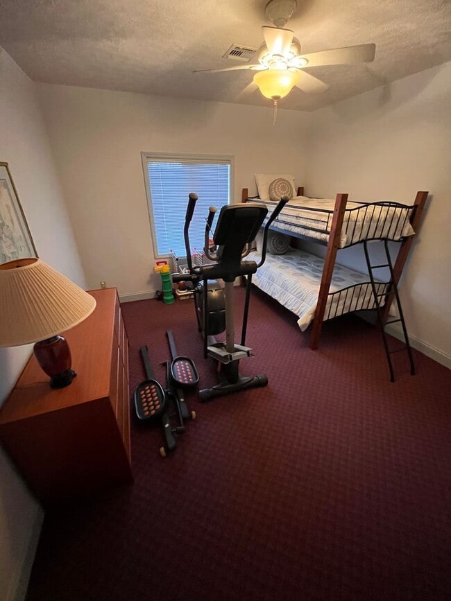 Building Photo - 4 Bedroom || 3 Bathroom home on Leesville ...