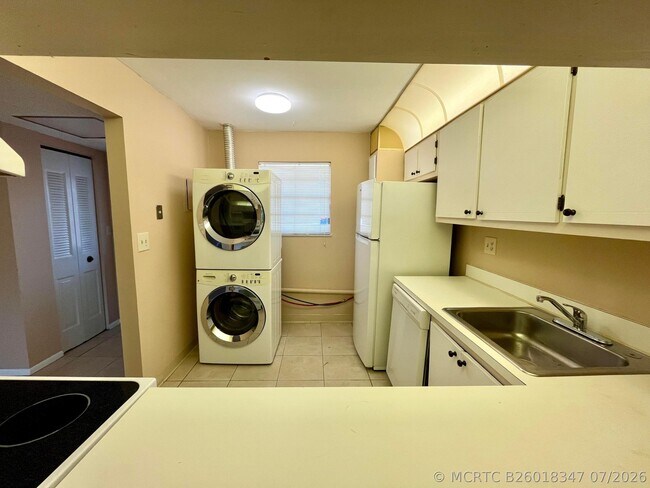Building Photo - 2500 Fiore Way