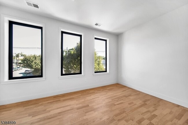 Building Photo - 1037 Amboy Ave