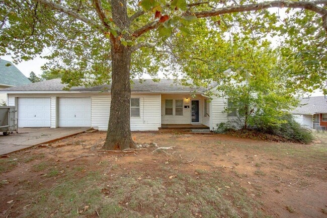 Building Photo - 1020 E Hurd St