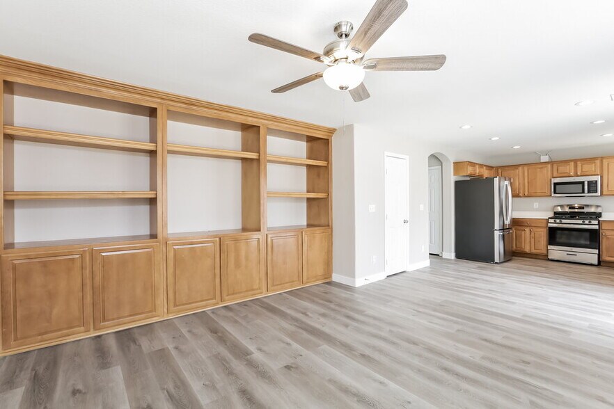 Building Photo - 8457 Spencer Canyon St