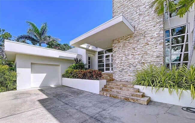 Building Photo - 1347 Harbor Dr