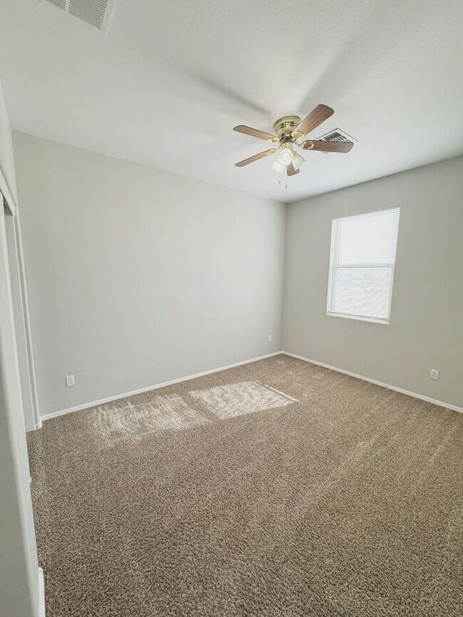 Building Photo - MOVE IN SPECILAS!! 5BD 3BA IN JOHNSON RANC...