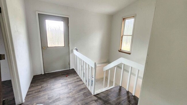 Building Photo - 3+ Bed Home Available with Garage