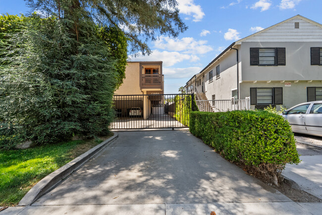 Building Photo - 13006 Moorpark St