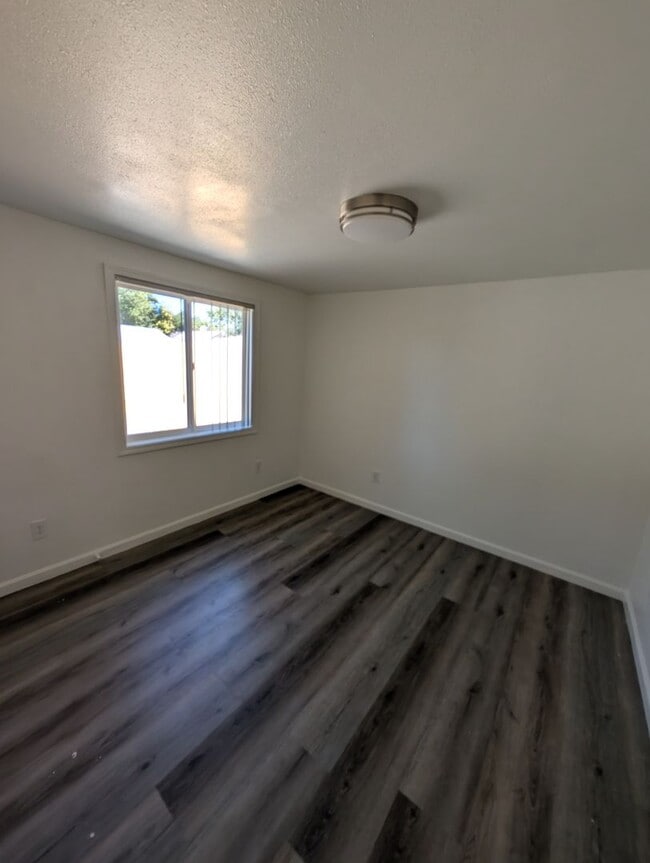 Building Photo - 2 Bedroom 1 Bath House