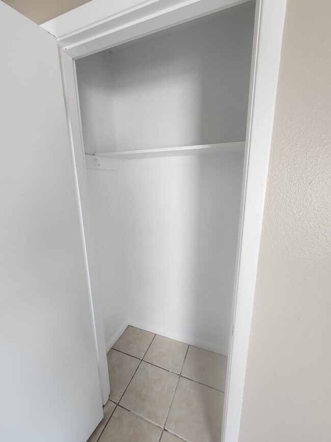 Building Photo - 3 bed 2 bath 2 story townhome, 1 carport