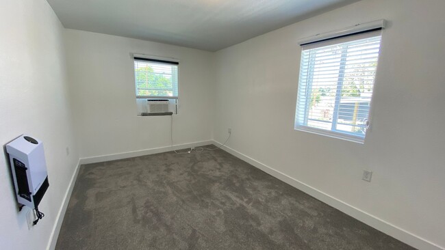 Building Photo - Updated 3 Bed 2 Bath Single Family Home in...