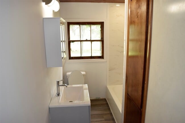 Building Photo - 2021 Ducros St