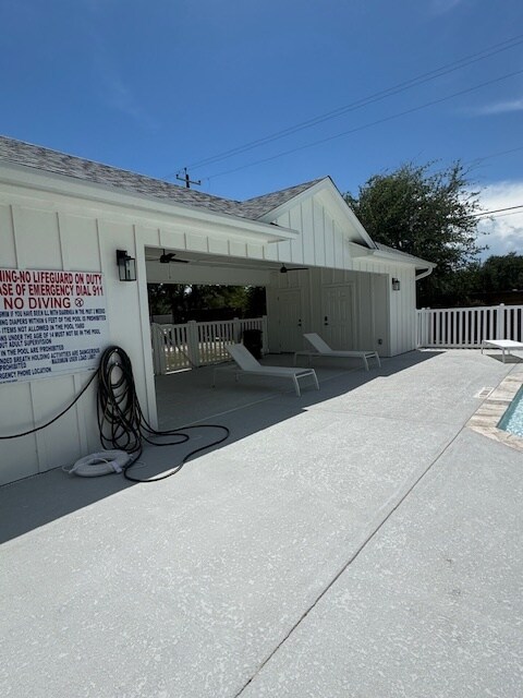 Building Photo - 136 Breezeway Dr