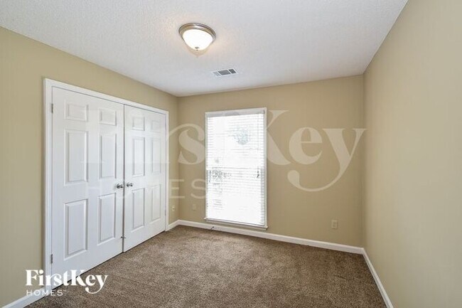 Building Photo - 7452 Kingsland Dr
