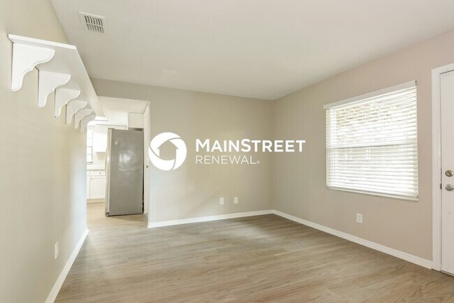 Building Photo - 5 Bedroom Pet-Friendly Home in Brandon, FL with Main Street Renewal