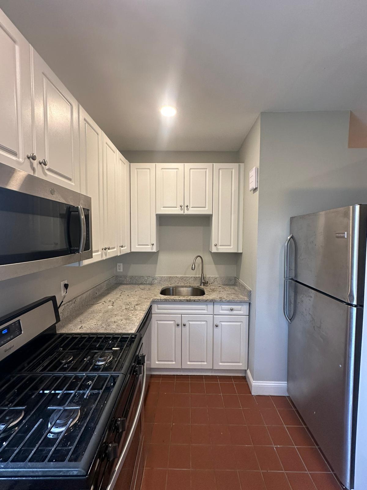 Building Photo - 604 Chapel St