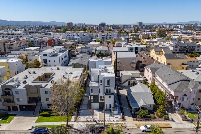Building Photo - Luxury 2026 Townhomes with Massive Bedrooms + Decks with Views