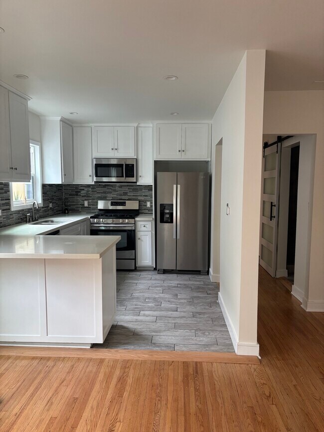 Building Photo - 958 2nd St