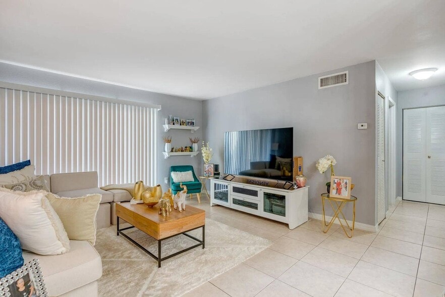 Living Area - Clear Lake Palms
