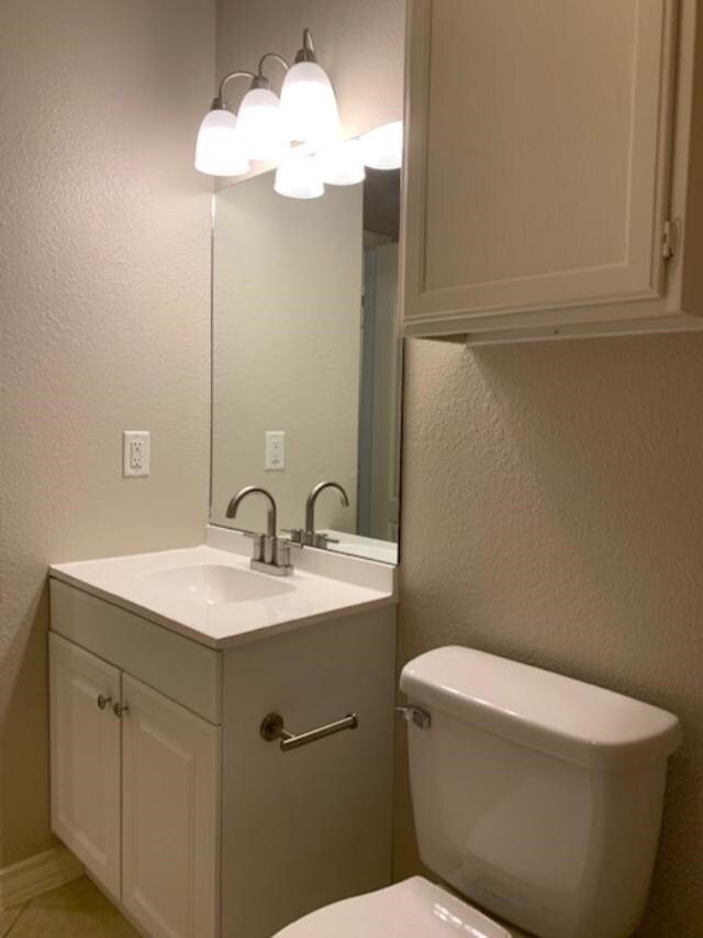 Building Photo - 1000 Ranchway Dr