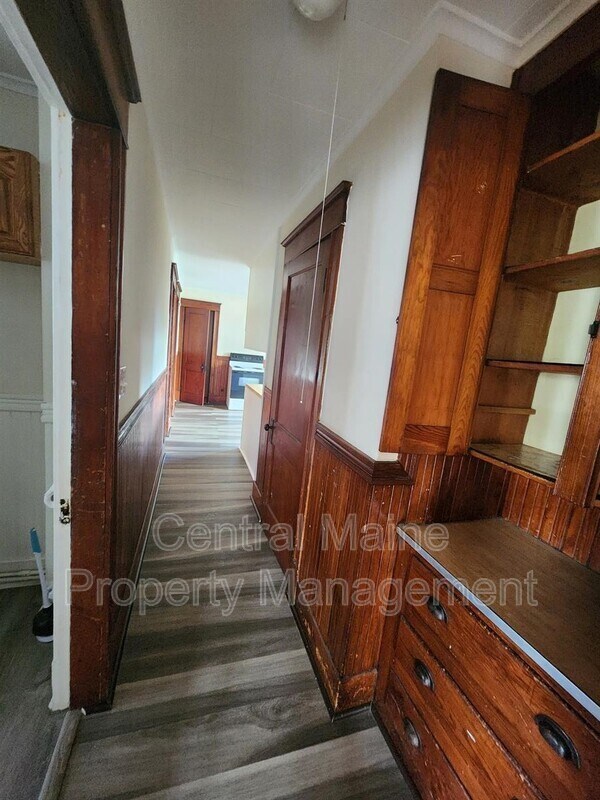 Building Photo - 33 Bradley St