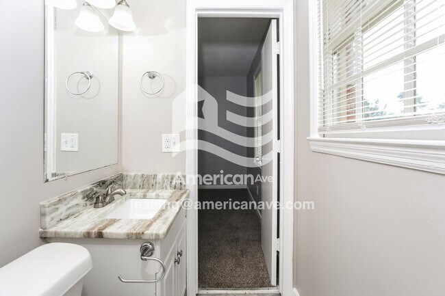 Building Photo - 108 Crestmore Dr