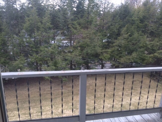 Building Photo - 2 bedroom, 1 bath Second Floor Apartment in Lemont