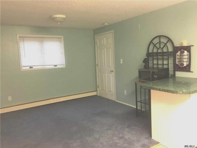 Building Photo - 1 Gilford Ct