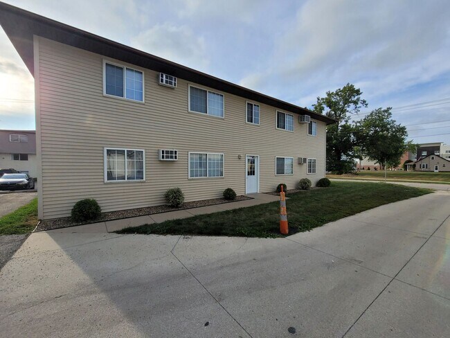 Building Photo - Great Marion Location. 2 bedroom 1 bath, h...