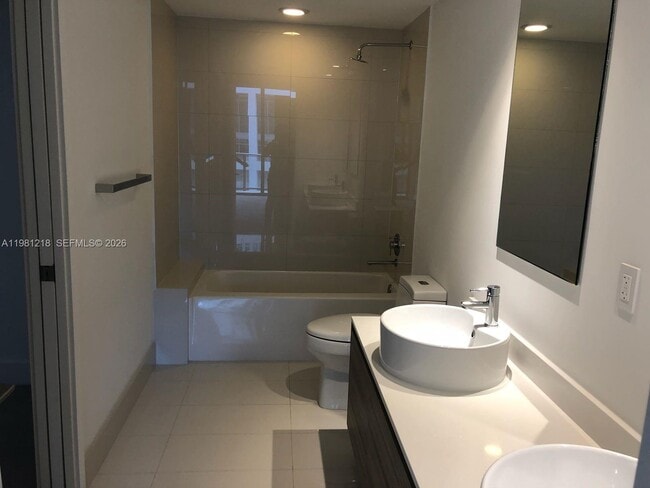 Building Photo - 3401 NE 1st Ave