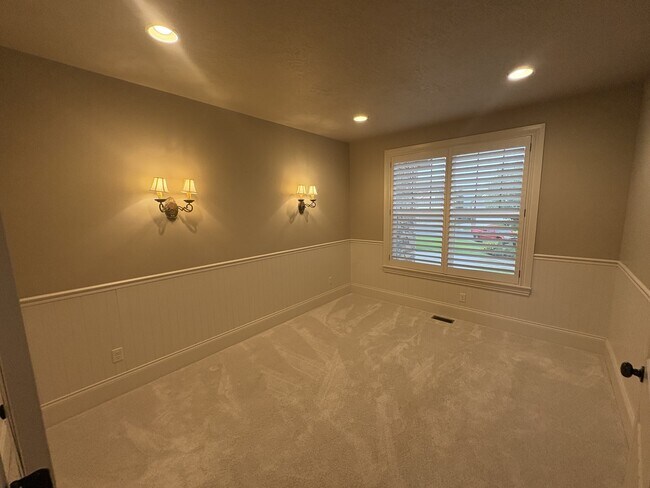 Building Photo - 431 N Fairway Dr