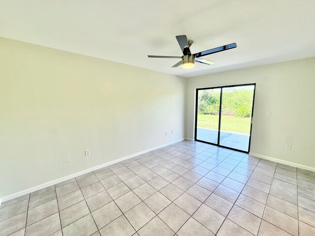 Building Photo - ** GOLDEN GATE ESTATES ** 3 BED / 2 BATH -...