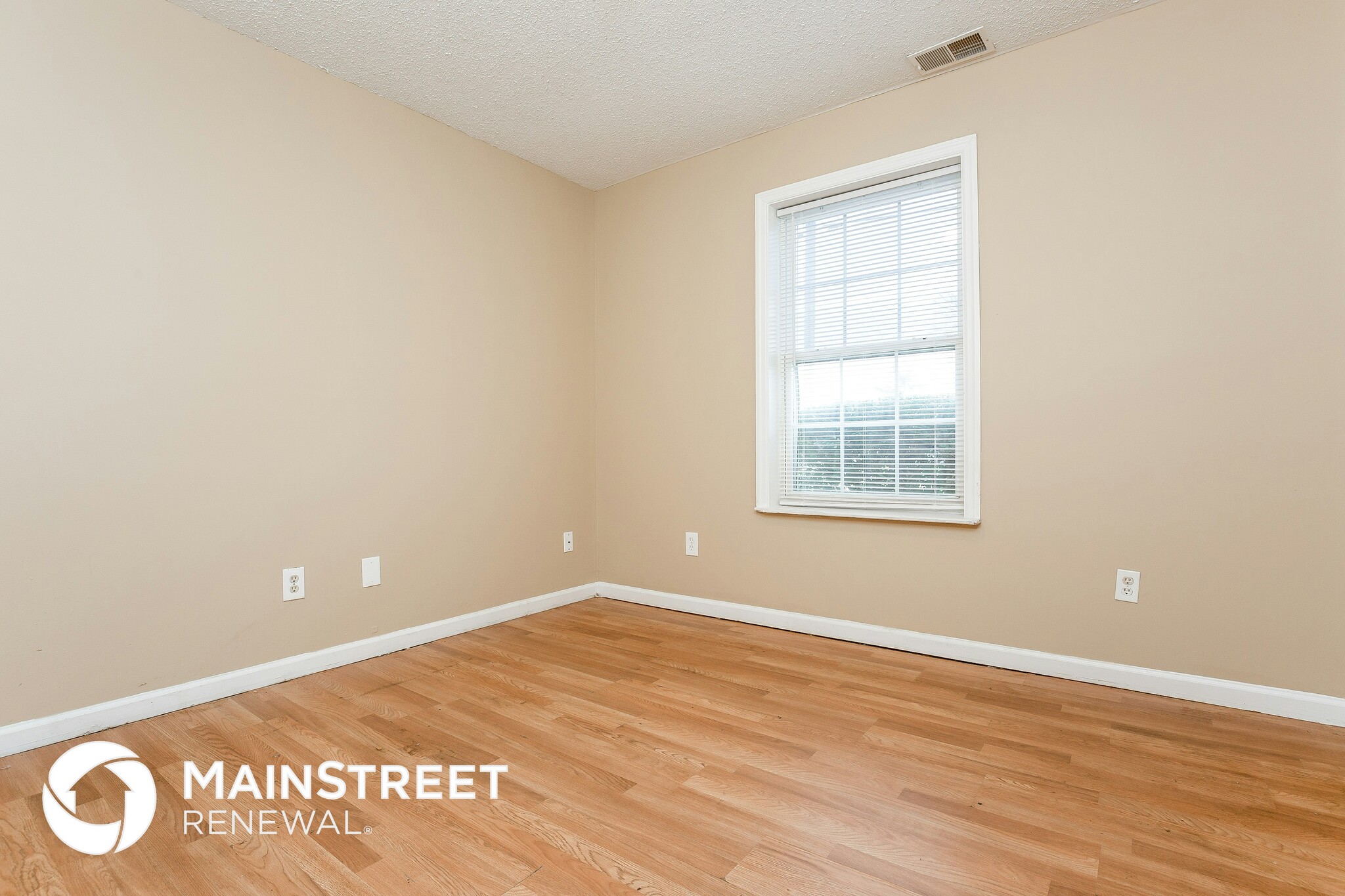 Building Photo - 403 Lake Forest Dr