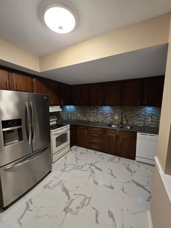 Building Photo - 7D Fairway Rd