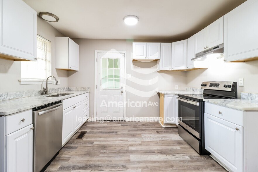 Building Photo - 2 Regency Ct