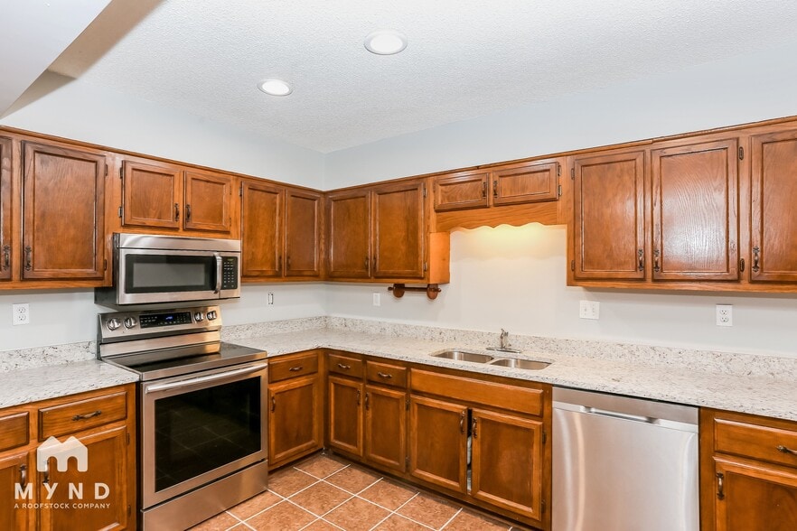 Building Photo - 6827 Starkenburg Ln